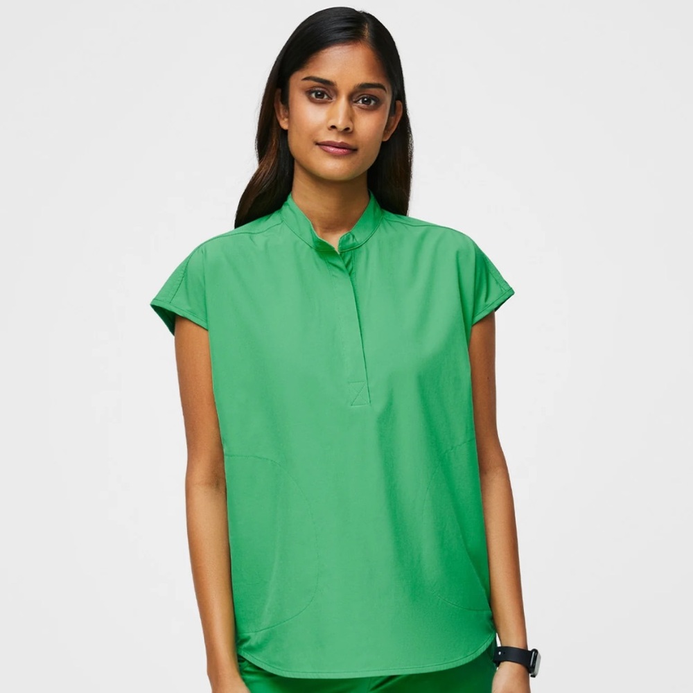 Figs “Safety Green” Rafaela Free-x scrub top!